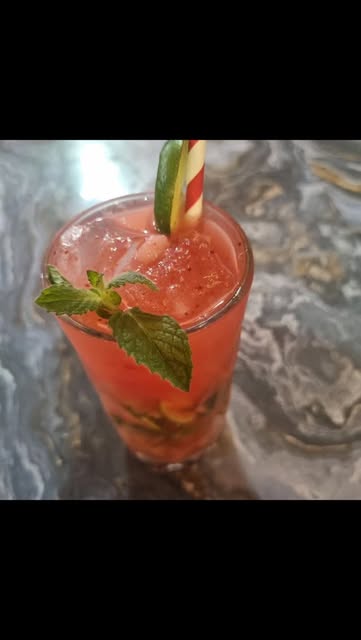 Mojito de frutilla con menta publicado por Perú Místico